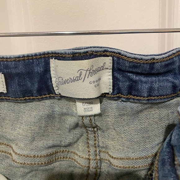 Universal Thread High Rise Skinny Jean - Size 6/28R - Picture 4 of 6